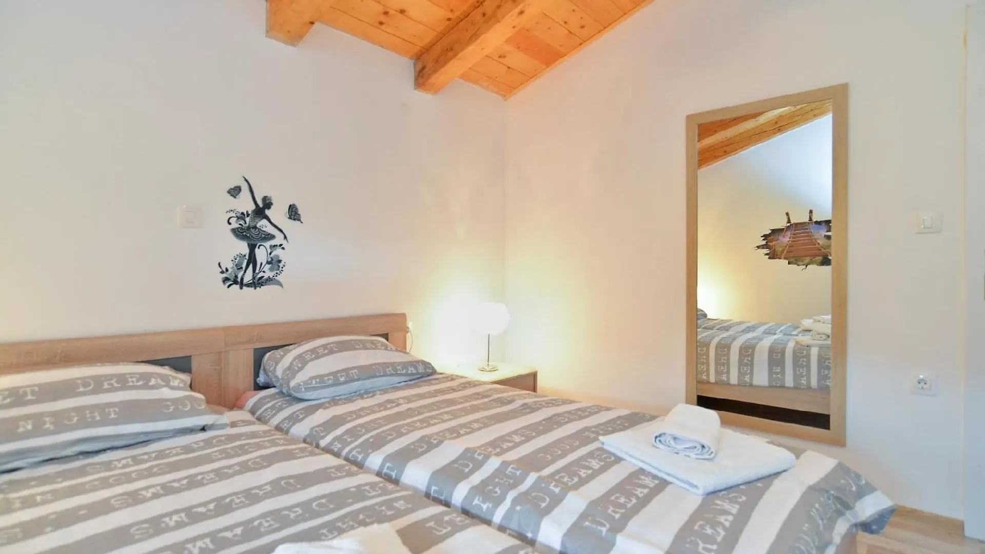 Ferienhaus Mit Privatpool Fuer 12 Personen Ca 200 Qm In Valbandon, Istrien Istrische Riviera Croatia